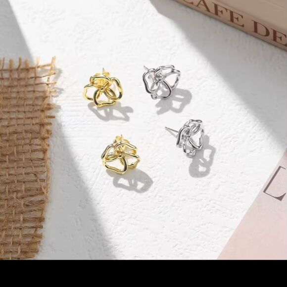 ENA 925 14k over Sterling Silver Hallow Flower Stud Earrings - Picture 5 of 6